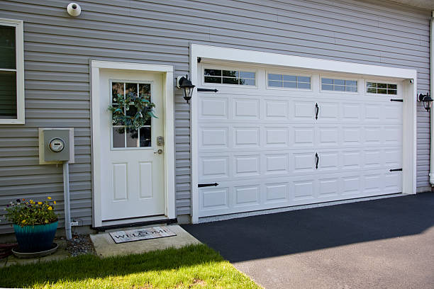 24/7 Emergency Garage Door Panel Replacement experts in Santa Monica, CA